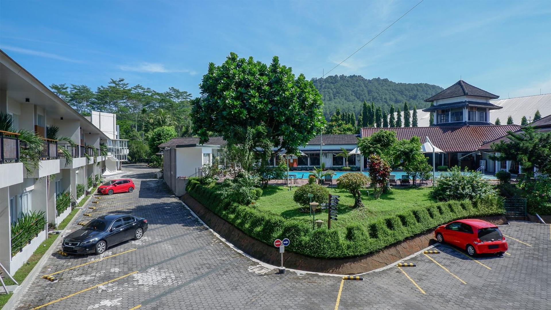 Front One Resort Magelang Ngoại thất bức ảnh