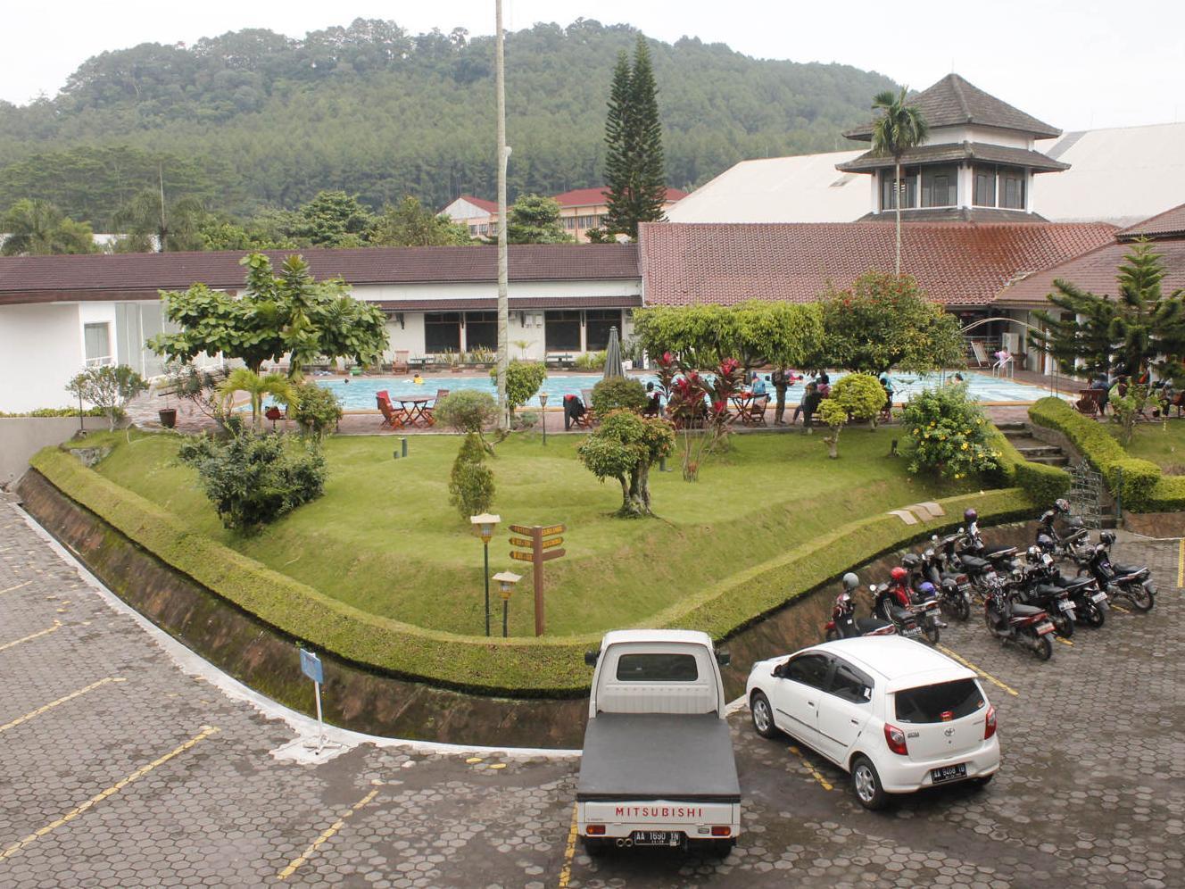 Front One Resort Magelang Ngoại thất bức ảnh