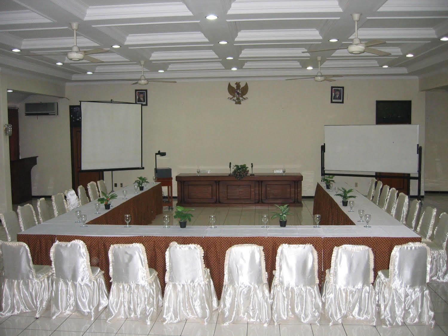Front One Resort Magelang Ngoại thất bức ảnh